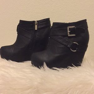 Bamboo bootie wedges black 6/36